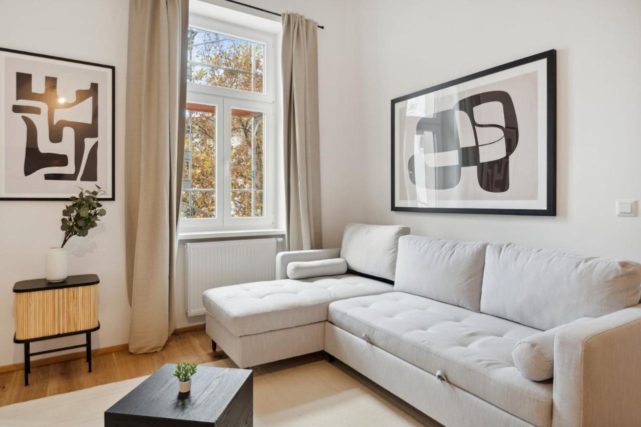 Center Designer Modern Vienna