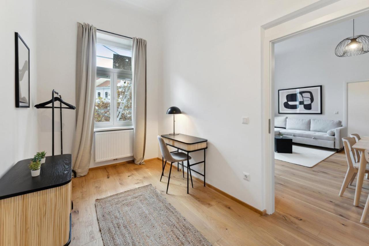 Center Designer Modern Apartment