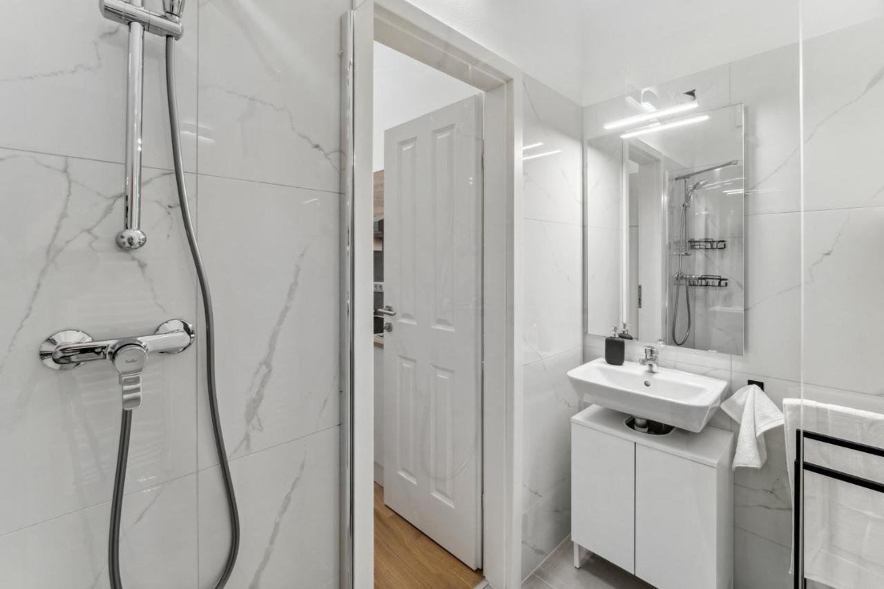 Center Designer Modern Apartment *