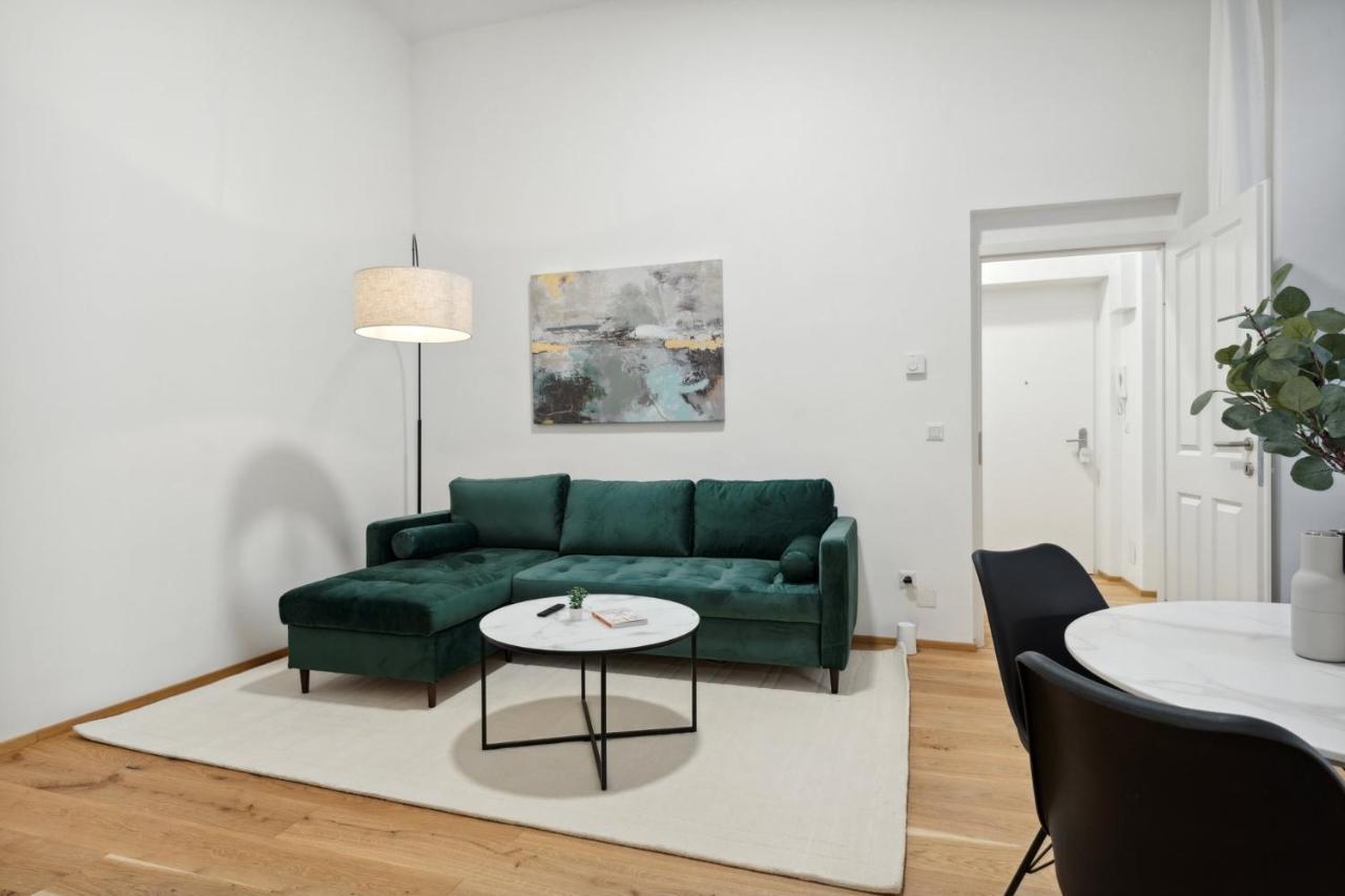 Center Designer Modern Vienna
