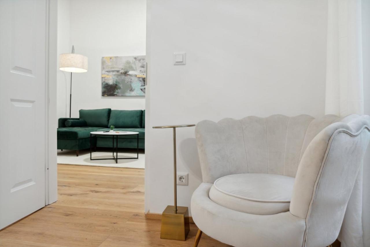Center Designer Modern Apartment *