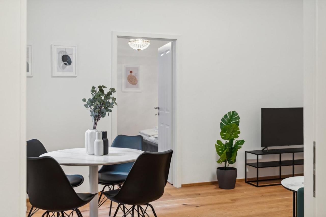 Center Designer Modern Vienna