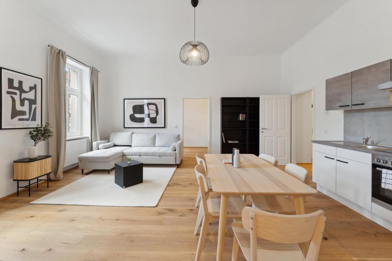 Center Designer Modern