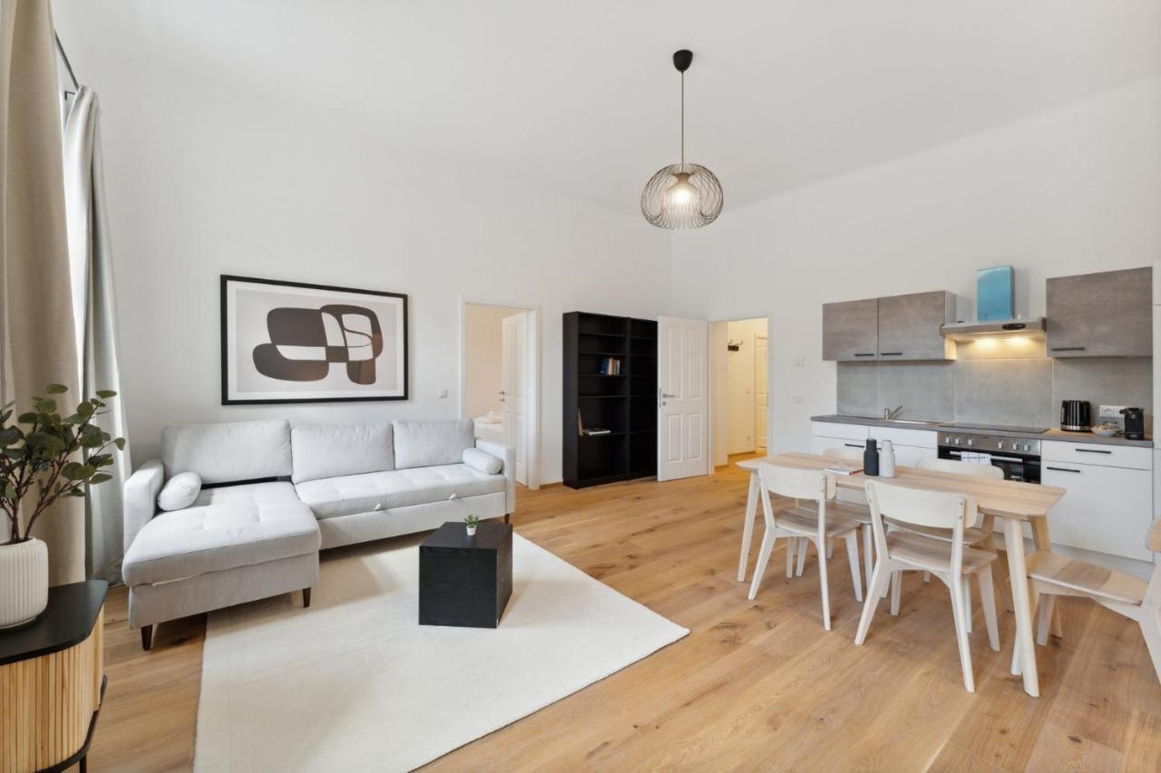 Center Designer Modern Vienna
