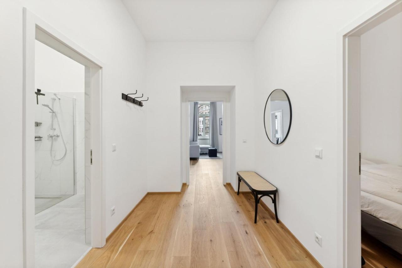 Center Designer Modern Apartment